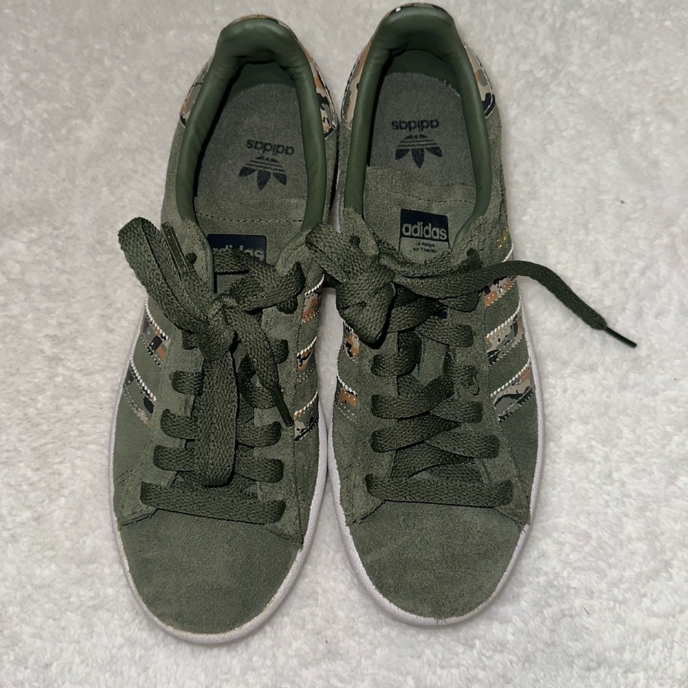 Boys Adidas army green/camo shoes